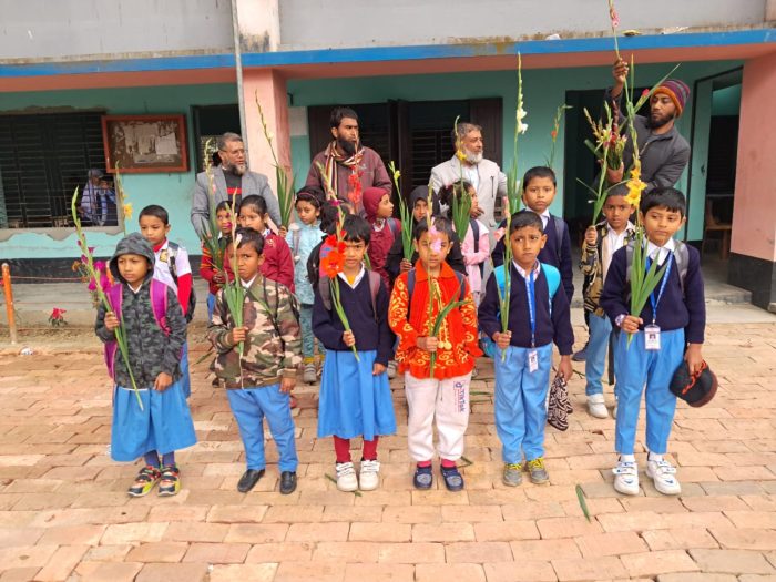 তালশারী মডেল স্কুলে নবীন বরন ও ফুল উৎসব উদযাপন